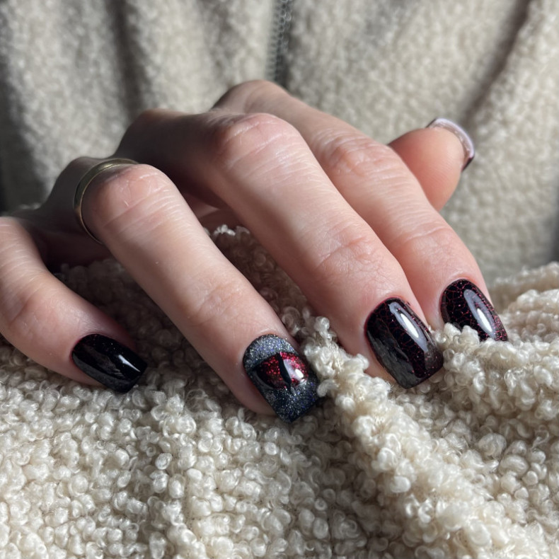 Темный необычный с принтами, photo - Мастер маникюра Barb Manicure