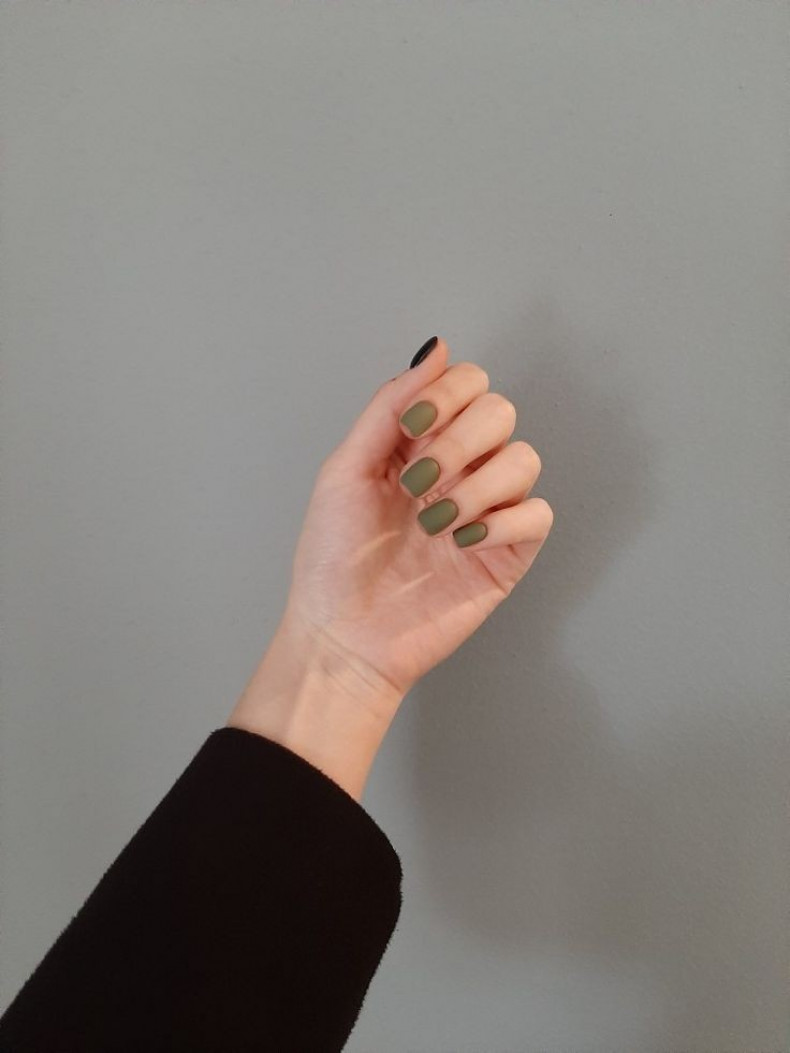 Khaki, photo - Manicurist Barb Manicure