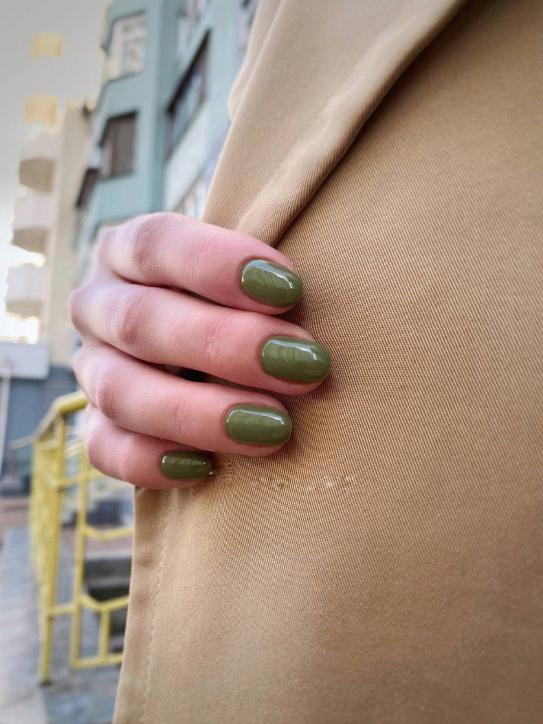 Short khaki manicure, photo - Manicurist Barb Manicure