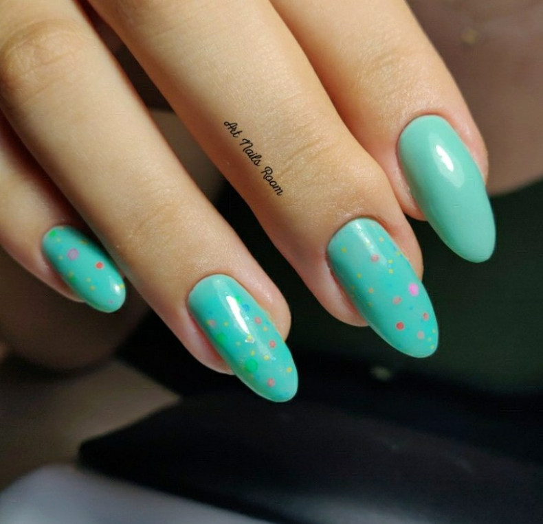 Dotted turquoise manicure, photo - Manicurist Barb Manicure