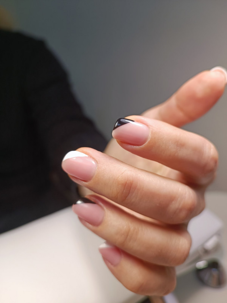 Minimalist business manicure with black polish, photo - Manicurist Barb Manicure