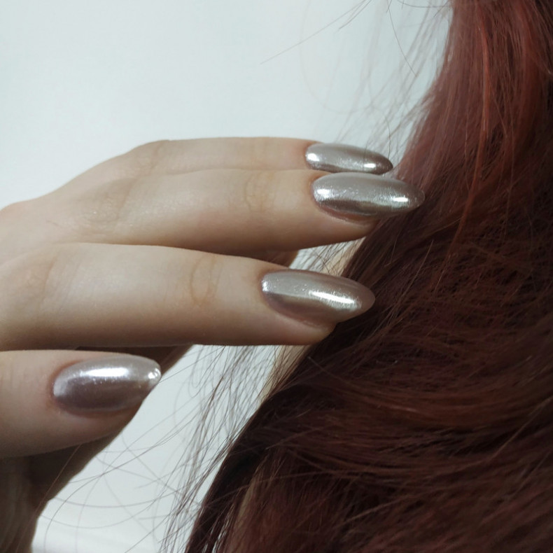 Owalne metaliczne, photo - Manicurzysta Barb Manicure