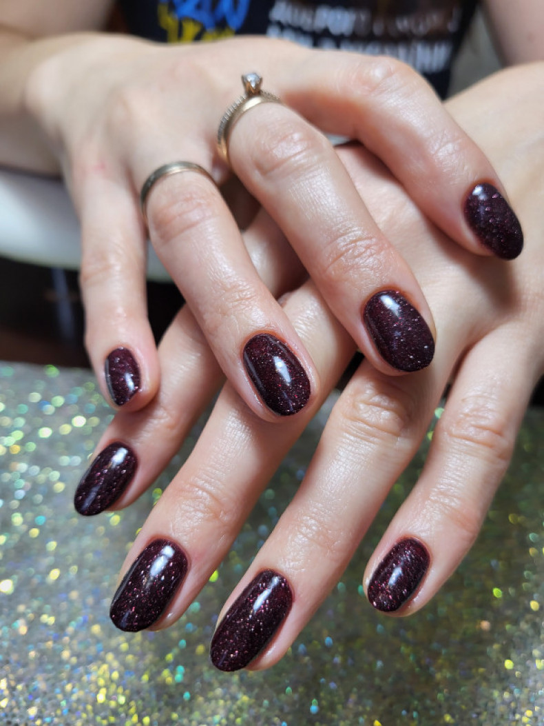 Wine shimmer, photo - Manicurist Barb Manicure