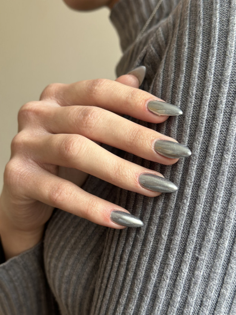 Metaliczne manicure modny, photo - Manicurzysta Barb Manicure