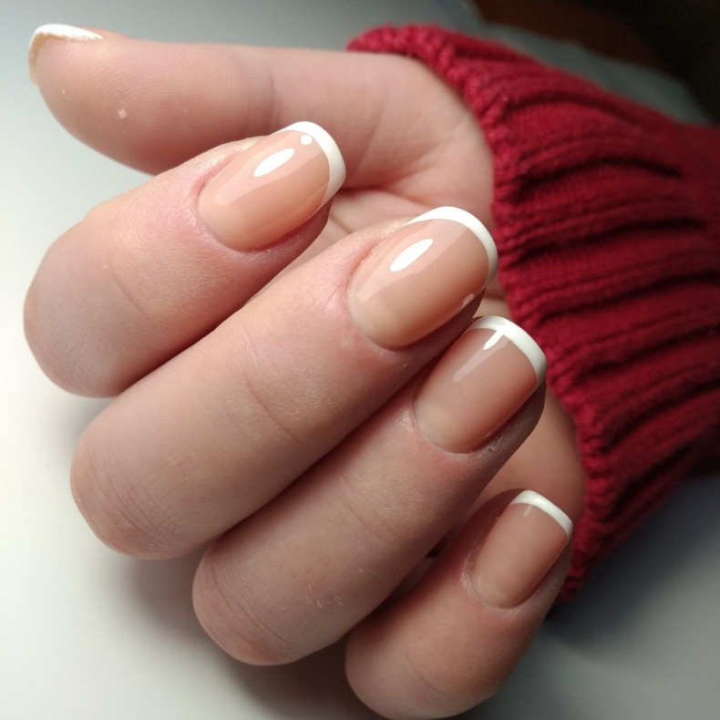 Сделать француский маникюр Бровары салон красоты, photo - Manicurist Barb Manicure