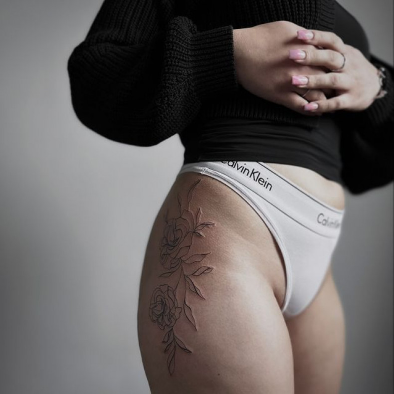 Frauen Oberschenkel Blumen, photo - Tattoo-Meister Dana