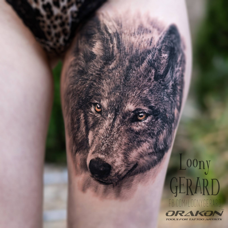 Frauen Wolf Oberschenkel, photo - Tattoo-Studio Green Pearl