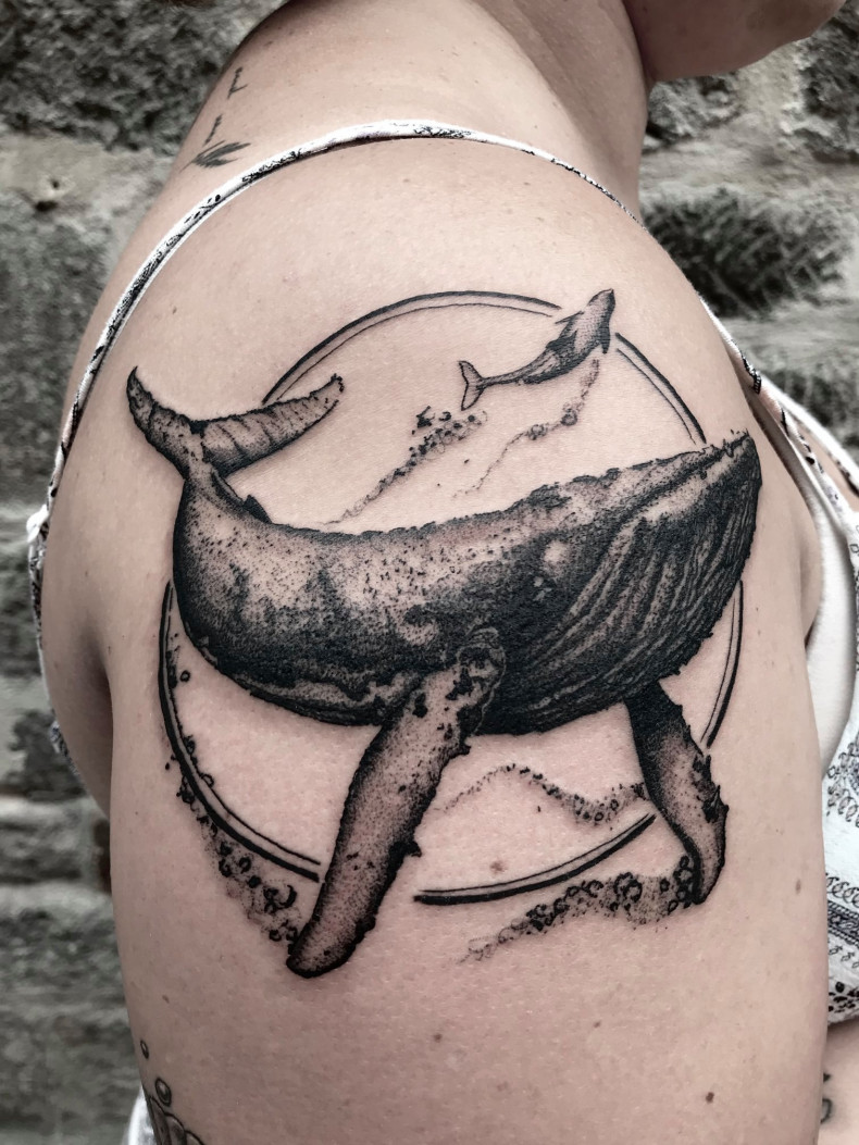 Wal Schulter, photo - Tattoo-Studio Holy Crab Tattoo