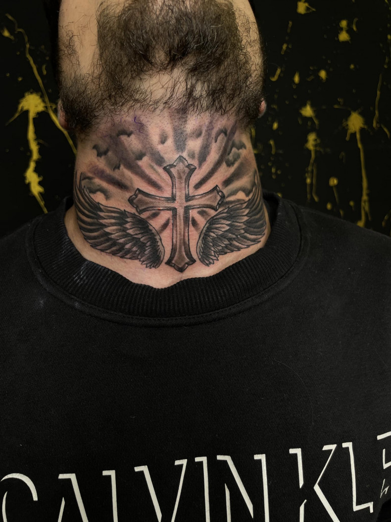 Männer kreuz flügel, photo - Tattoo-Studio One Last Tattoo