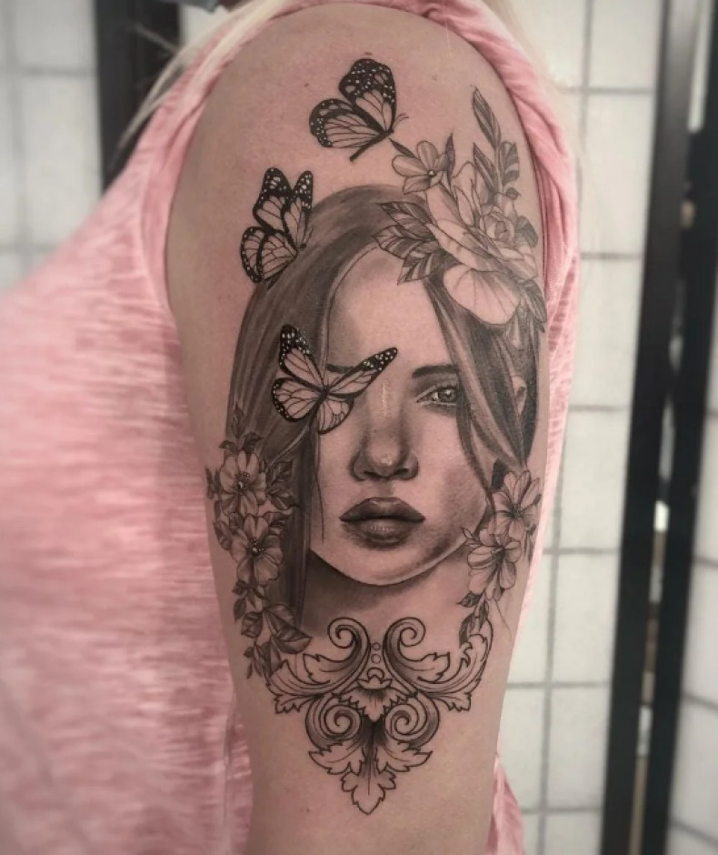 Damski motyl dziewczyna, photo - Studio tatuażu Inkberry Tattoo