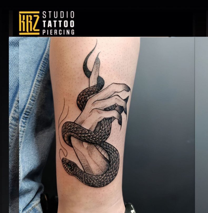 Schlangen Arm, photo - Tattoo-Studio KRZ Studio