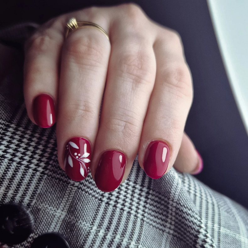 Fall painted burgundy, photo - Manicurist Aneta Szulc