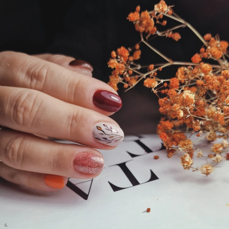 Fall glitter painted, photo - Manicurist Aneta Szulc