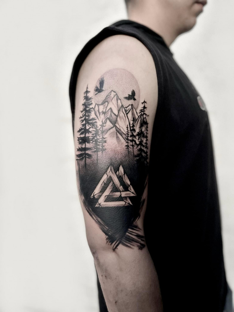 Men mountain shoulder, photo - Tattoo Studio Chyba Ty Tattoo