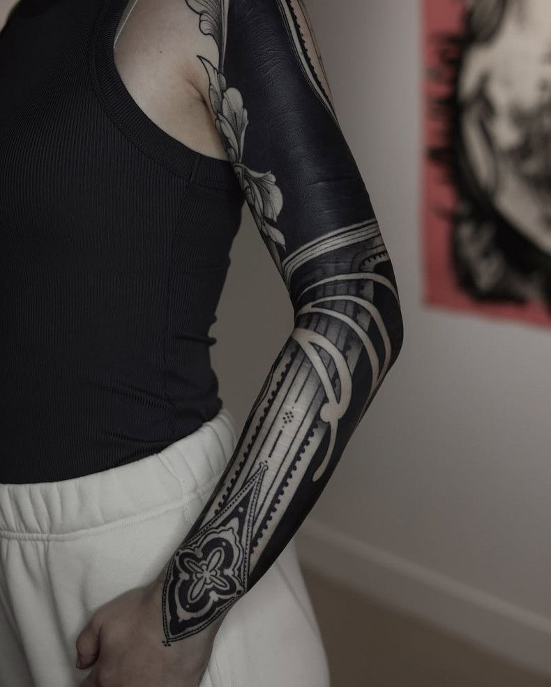 Blackwork Ärmel, photo - Tattoo-Studio Machinarium
