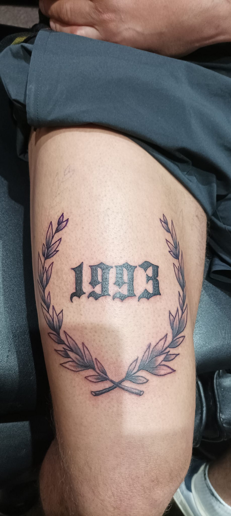 Men thigh numbers, photo - Tattoo Studio Kwarttattoo