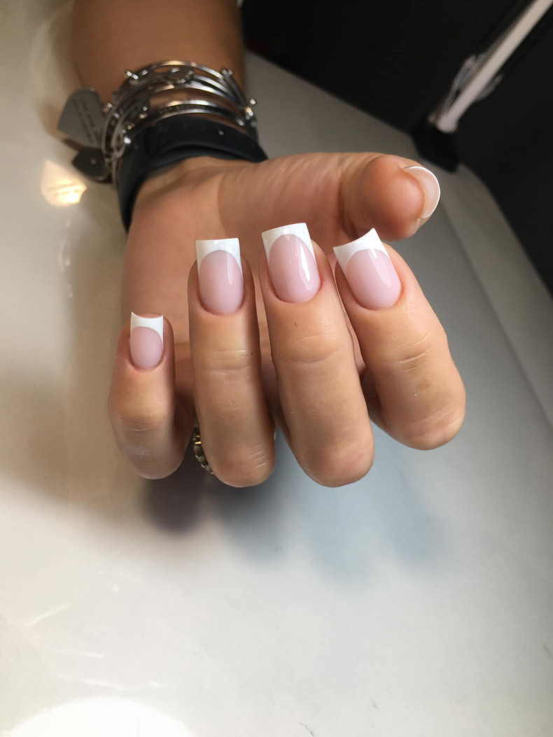 French manicure, photo - Manicurist Daria Wróbel