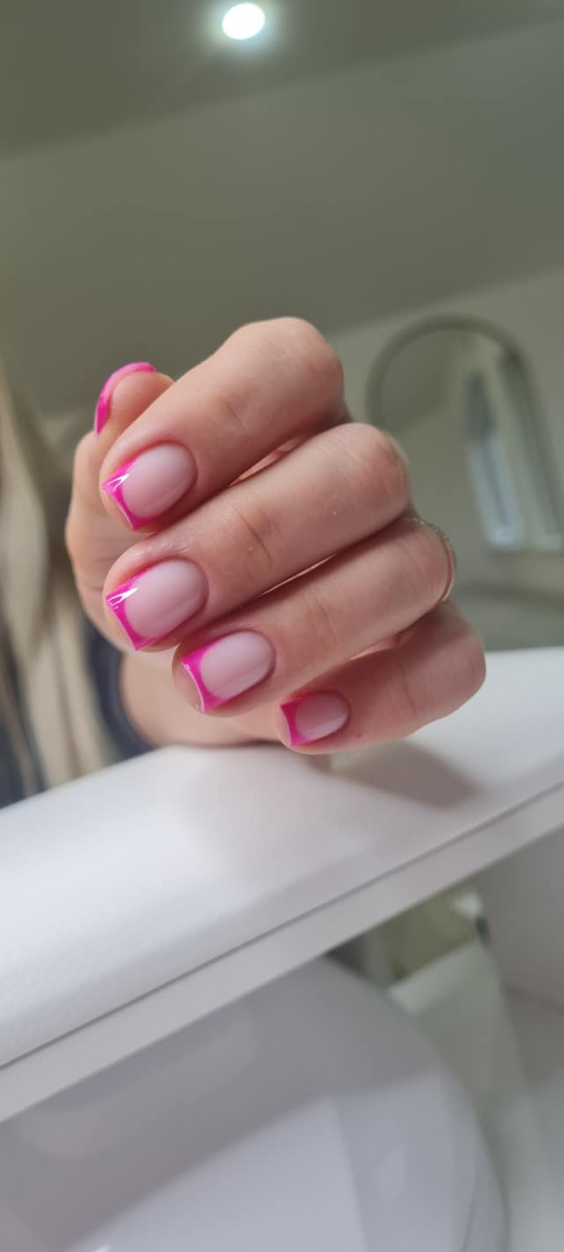 Krótkie letnie french francuski manicure, photo - Manicurzysta Daria Wróbel