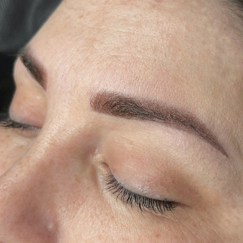 Makijaż permanentny brwi
                    Specjalista od tatuażu Alina Barankova Szczecin