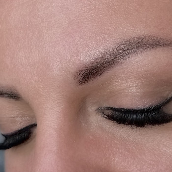 Makijaż permanentny brwi
                    Specjalista od tatuażu Alina Barankova Szczecin