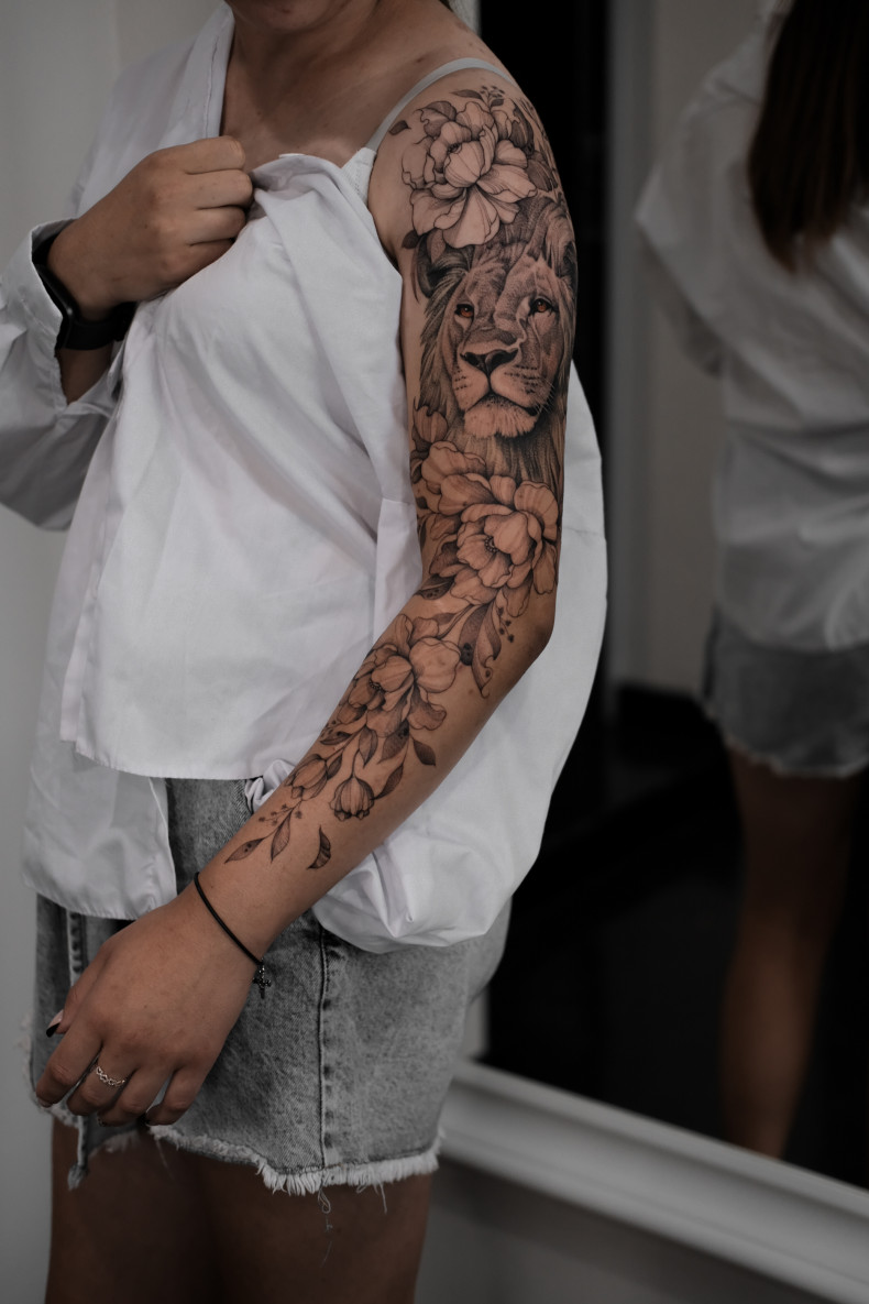 Frauen löwen Ärmel, photo - Tattoo-Meister Dariia Kot