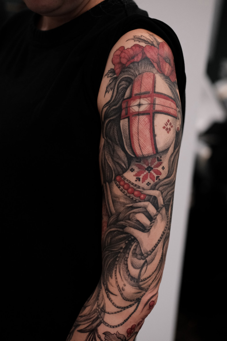 Mohn Ärmel, photo - Tattoo-Meister Dariia Kot