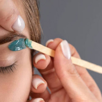 Коррекция бровей