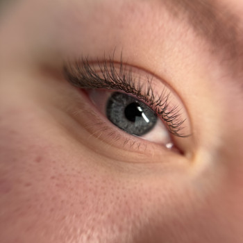 Przedłużanie rzęs 1:1 Brązowe rzęsy