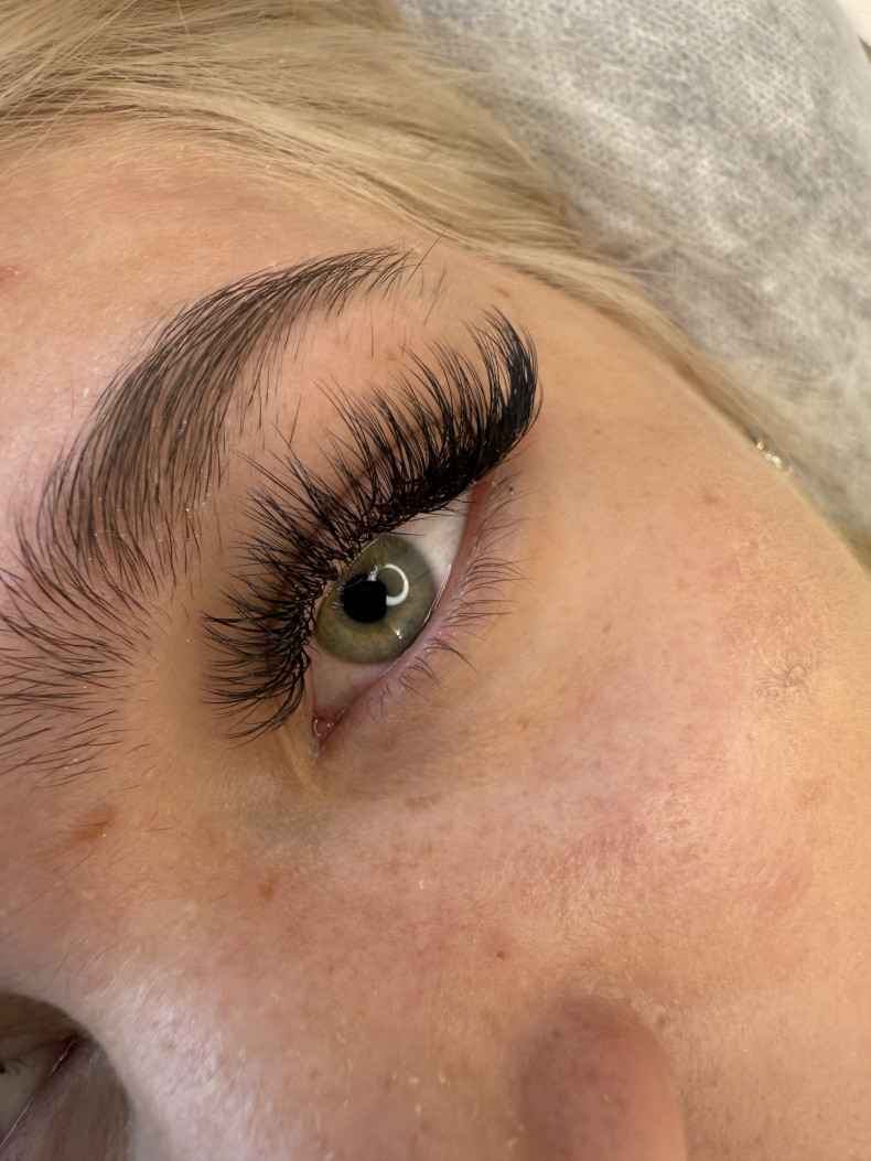 Przedłużanie rzęs Mega Volume (5/6D) Ansty Lashes & Beauty Bar