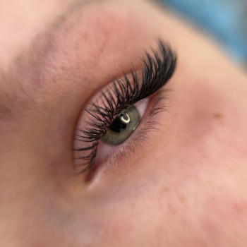 Przedłużanie rzęs Efekt „Mokre Rzęsy” Ansty Lashes & Beauty Bar