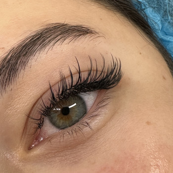 Przedłużanie rzęs Efekt Mokre Rzęsy + Kim Ansty Lashes & Beauty Bar