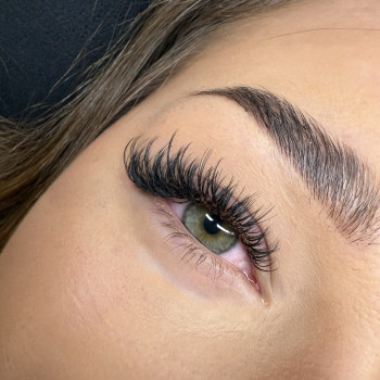 Przedłużanie rzęs Efekt Mokre Rzęsy + Kim Ansty Lashes & Beauty Bar