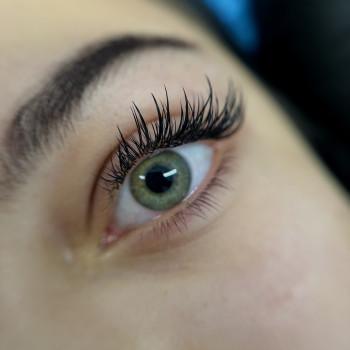 Przedłużanie rzęs Efekt Mokre Rzęsy + Kim Ansty Lashes & Beauty Bar