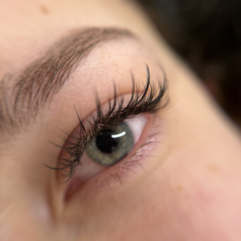 Przedłużanie rzęs Efekt Mokre Rzęsy + Kim Ansty Lashes & Beauty Bar