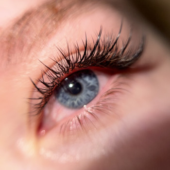 Przedłużanie rzęs Efekt Kim Ansty Lashes & Beauty Bar
