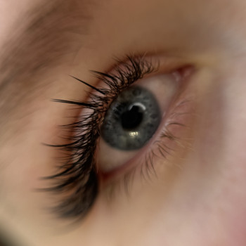 Przedłużanie rzęs Efekt Kim Ansty Lashes & Beauty Bar