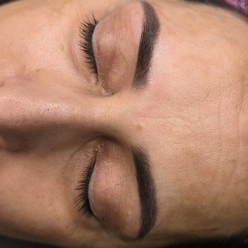 Пудровые брови