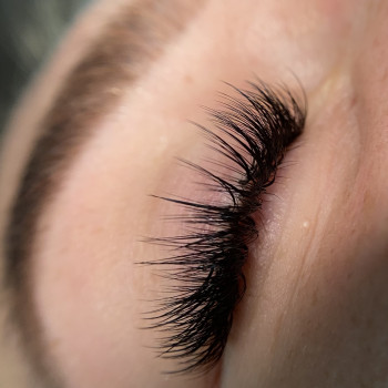 Авторские техники наращивания ресниц
                    Салон красоты Olevi studio Варшава