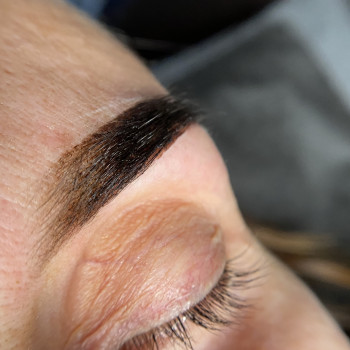 Моделирование бровей (архитектура +окрашивание, коррекция)
                    Salon piękności Olevi studio Warszawa