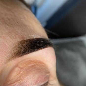 Моделирование бровей (архитектура +окрашивание, коррекция)
                    Salon piękności Olevi studio Warszawa