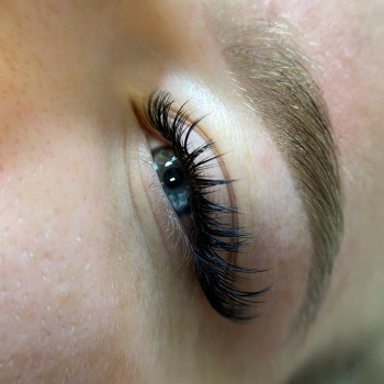 Моделирование бровей (архитектура +окрашивание, коррекция)
                    Salon piękności Olevi studio Warszawa