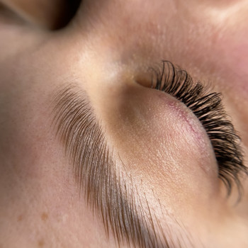 Ламинирование бровей + коррекция + окрашивание