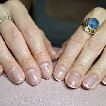 Manicure hybrydowy z wmocniem żelem