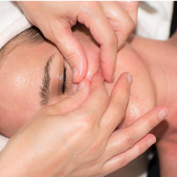 Скульптурный массаж лица