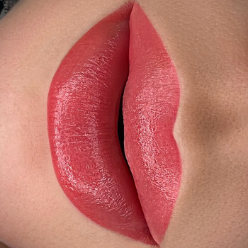 Перманентный макияж губ в технике «Акварель»