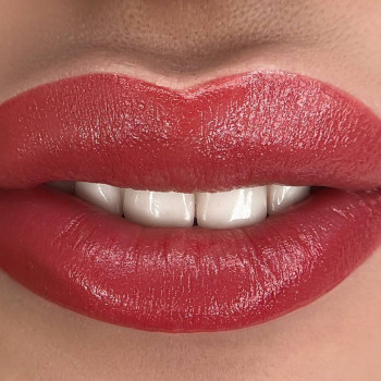 Перманентный макияж губ «Эффект помады»