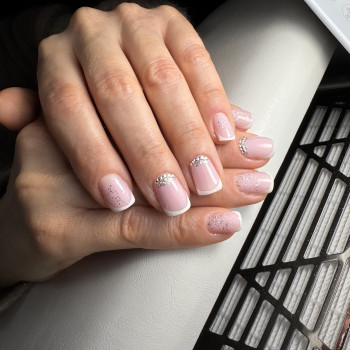 Paznokcie hybrydowe
                    Maniküre Maryna Shults Katowice