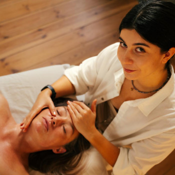 Rzeźbiarski masaż twarzy