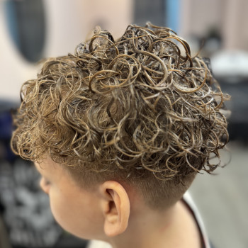 Химия завивка
                    Fryzjer Olena  Wrocław