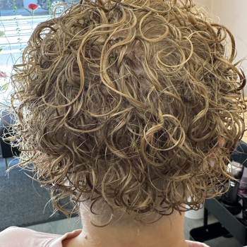 Химия завивка
                    Fryzjer Olena  Wrocław